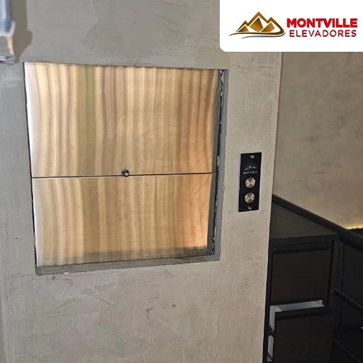 Elevador industrial para transporte de cargas